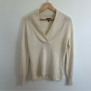 Cashmere Ivory V Neck Sweater Size Medium